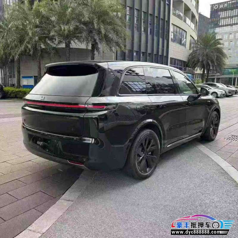 24年理想L8轿车抵押车出售