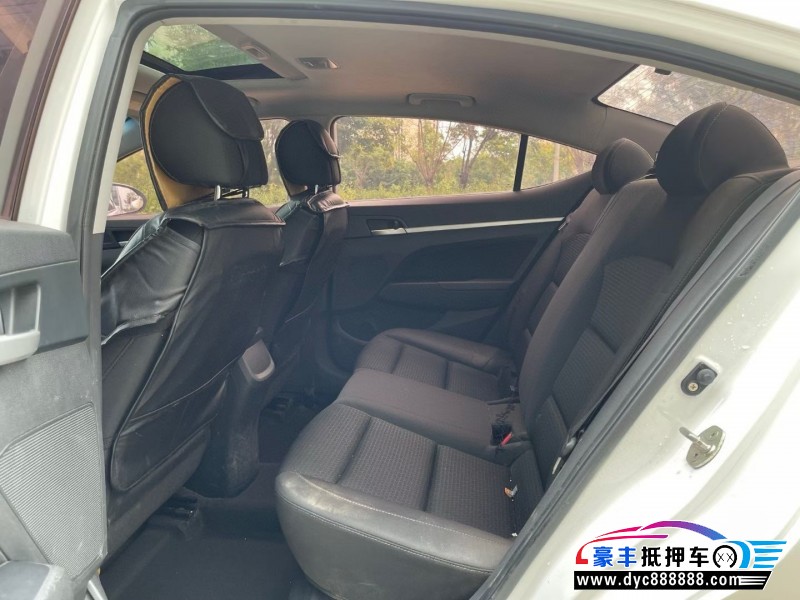 17年现代领动轿车抵押车出售