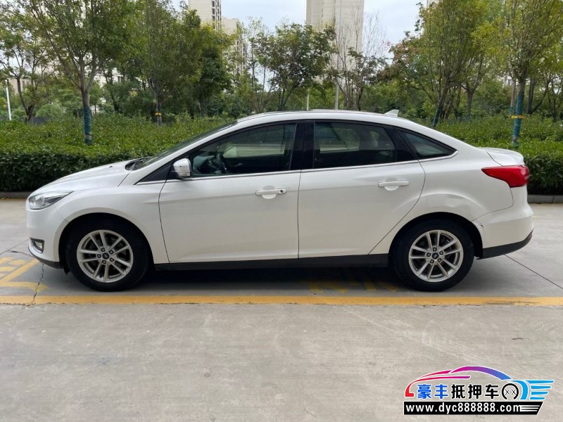 17年福特福克斯轿车抵押车出售