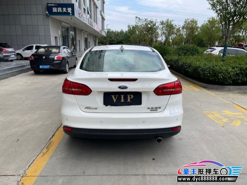 17年福特福克斯轿车抵押车出售
