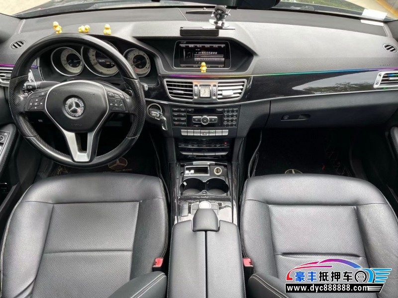 13年奔驰E轿车抵押车出售