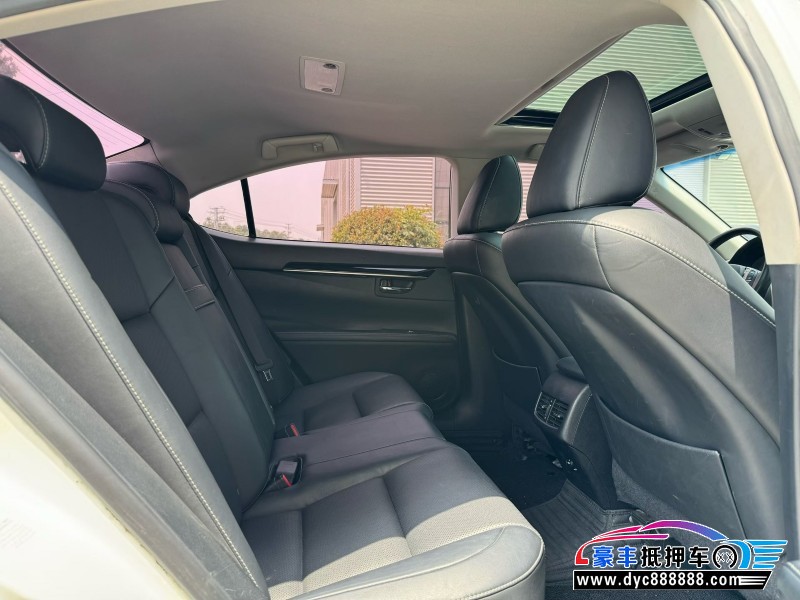 16年雷克萨斯ES轿车抵押车出售