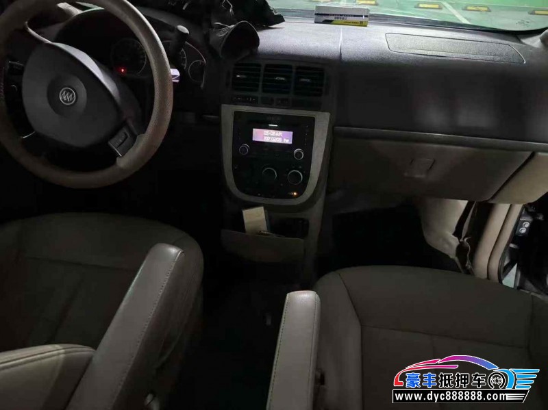 13年别克GL8轿车抵押车出售