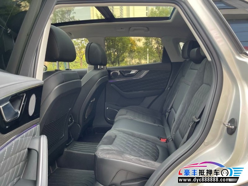 22年红旗HS5轿车抵押车出售