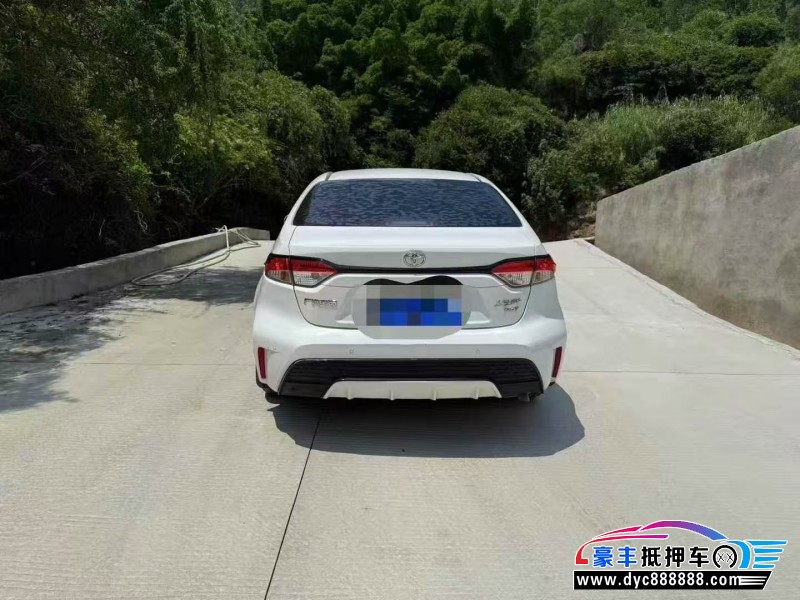 22年丰田雷凌轿车抵押车出售