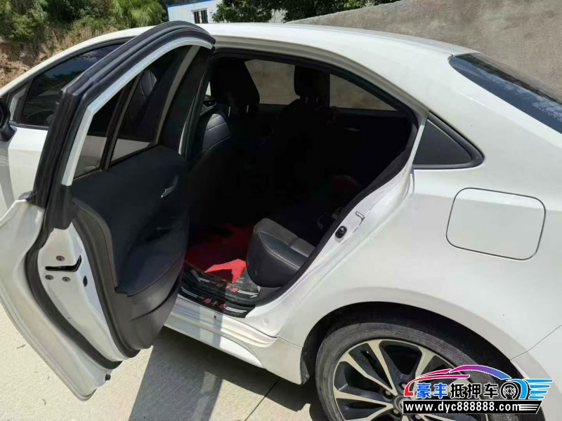 22年丰田雷凌轿车抵押车出售