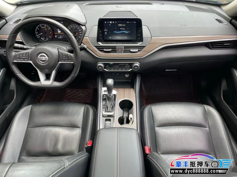 22年日产天籁轿车抵押车出售