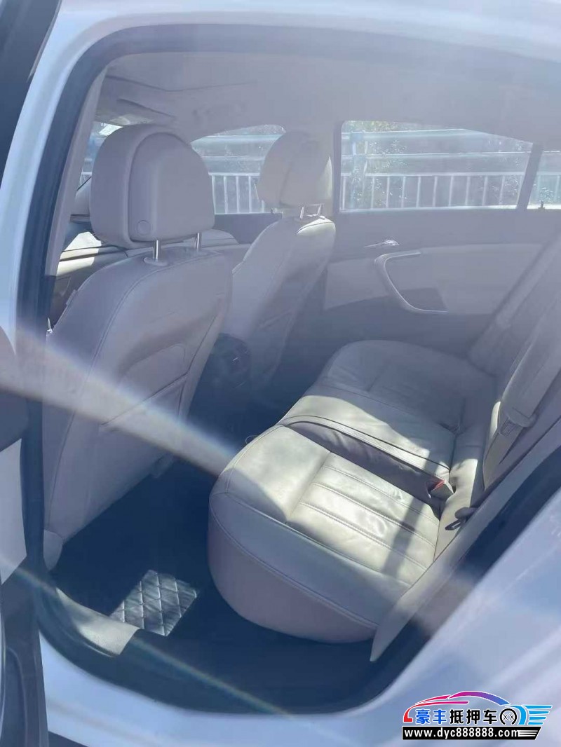 13年别克君威轿车抵押车出售