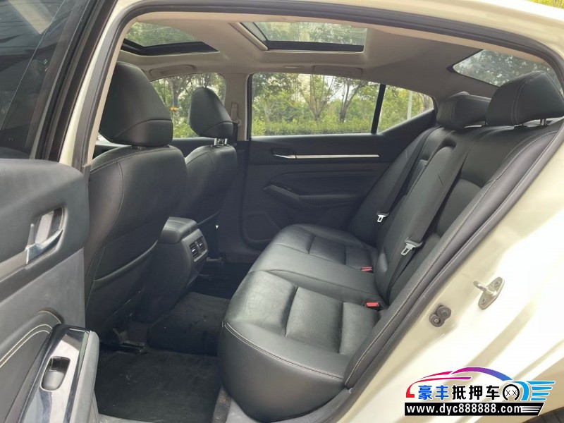 22年日产天籁轿车抵押车出售