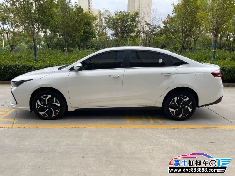 24年吉利几何轿车抵押车出售