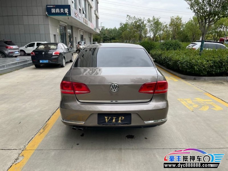 13年大众迈腾轿车抵押车出售