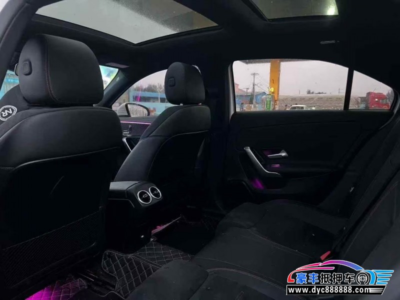 24年奔驰A轿车抵押车出售