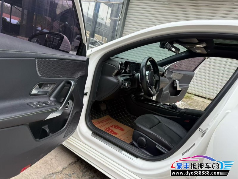 20年奔驰A轿车抵押车出售