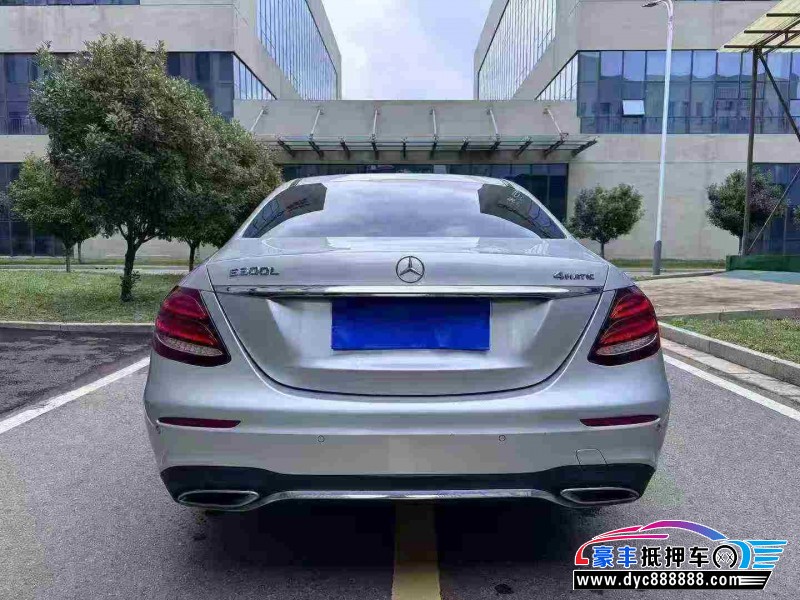 17年奔驰E轿车抵押车出售