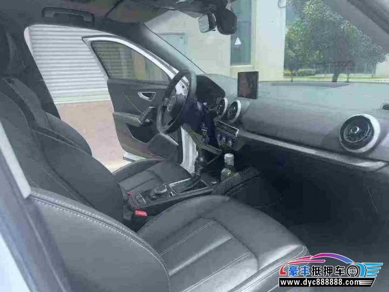 23年哪吒U轿车抵押车出售