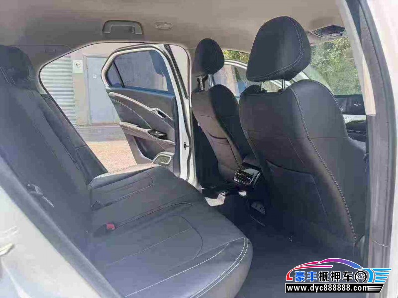 23年哪吒U轿车抵押车出售