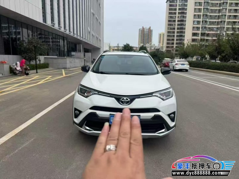 18年丰田RAV4轿车抵押车出售