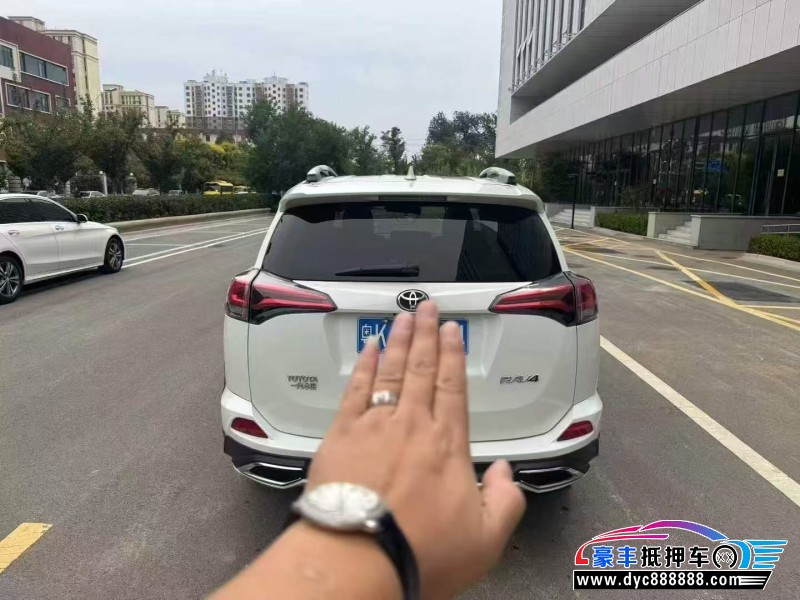 18年丰田RAV4轿车抵押车出售