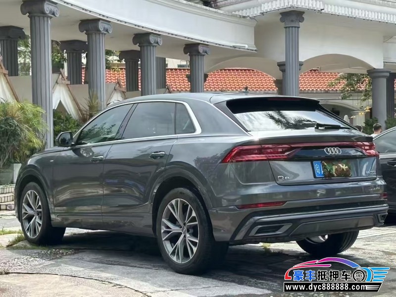 21年奥迪Q8轿车抵押车出售