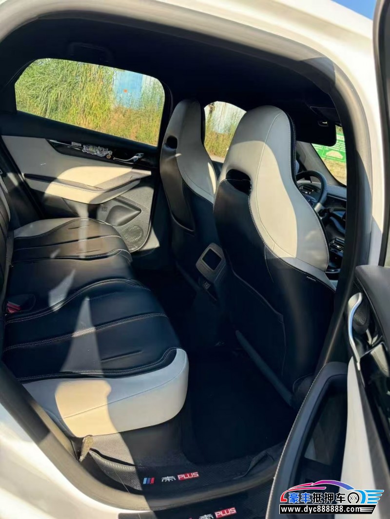 23年比亚迪秦轿车抵押车出售