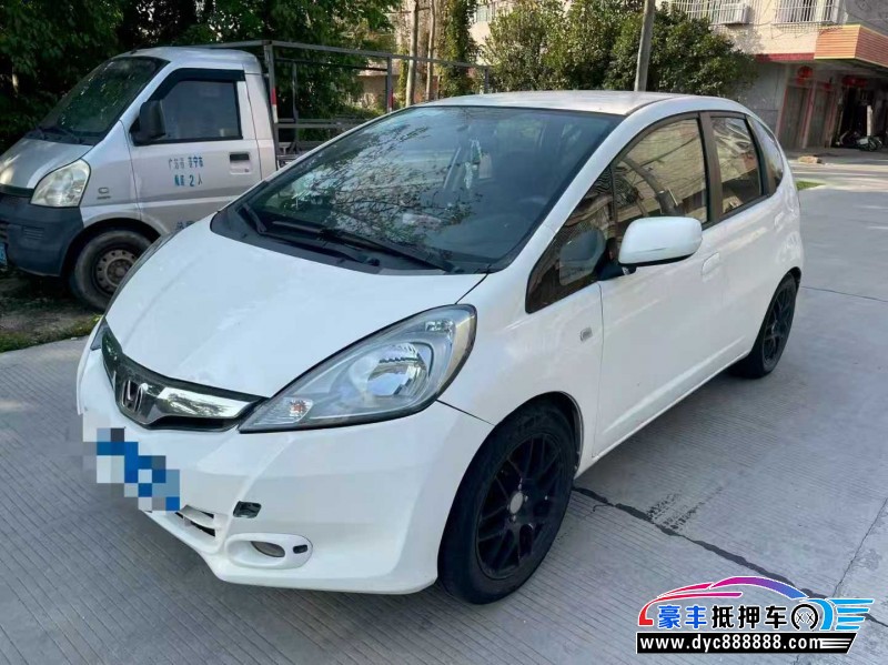 13年本田飞度轿车抵押车出售
