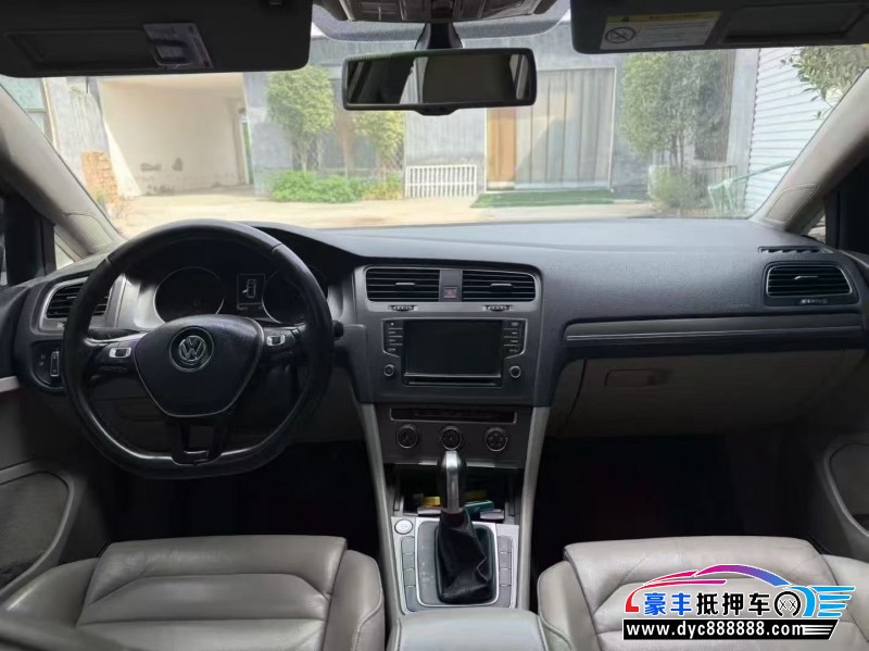 15年大众高尔夫轿车抵押车出售