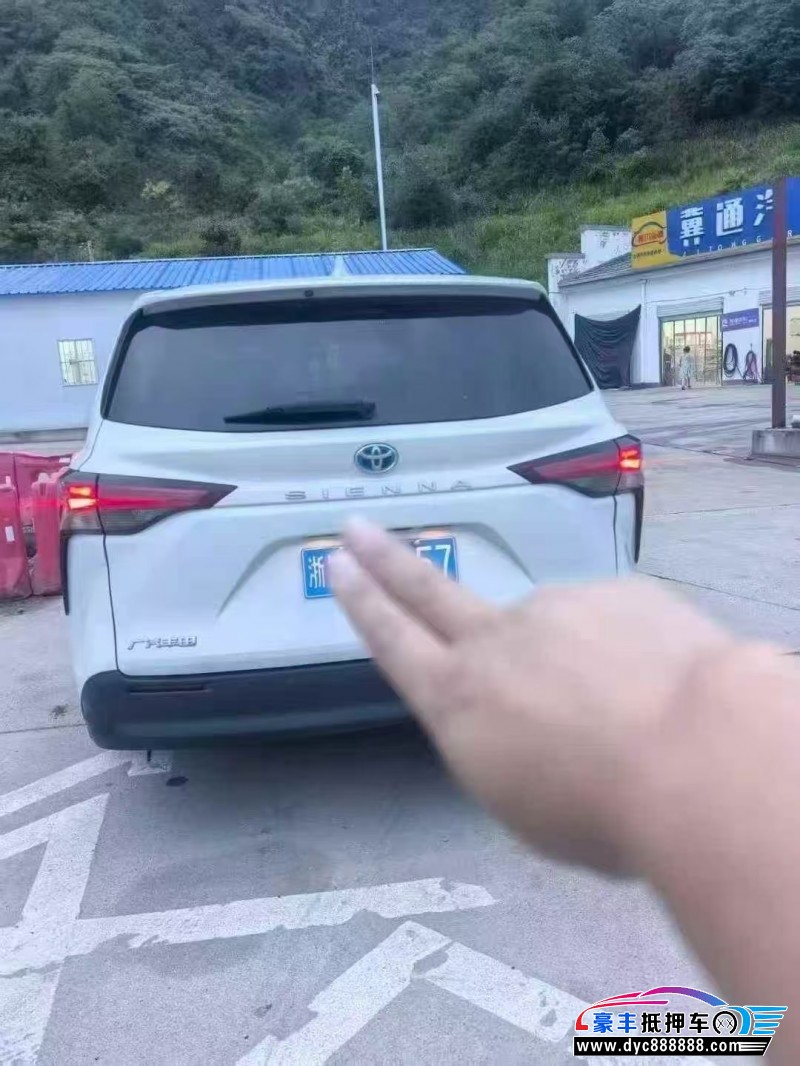 23年丰田塞纳轿车抵押车出售