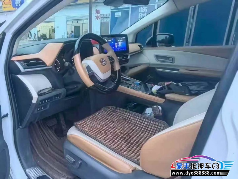 23年丰田塞纳轿车抵押车出售