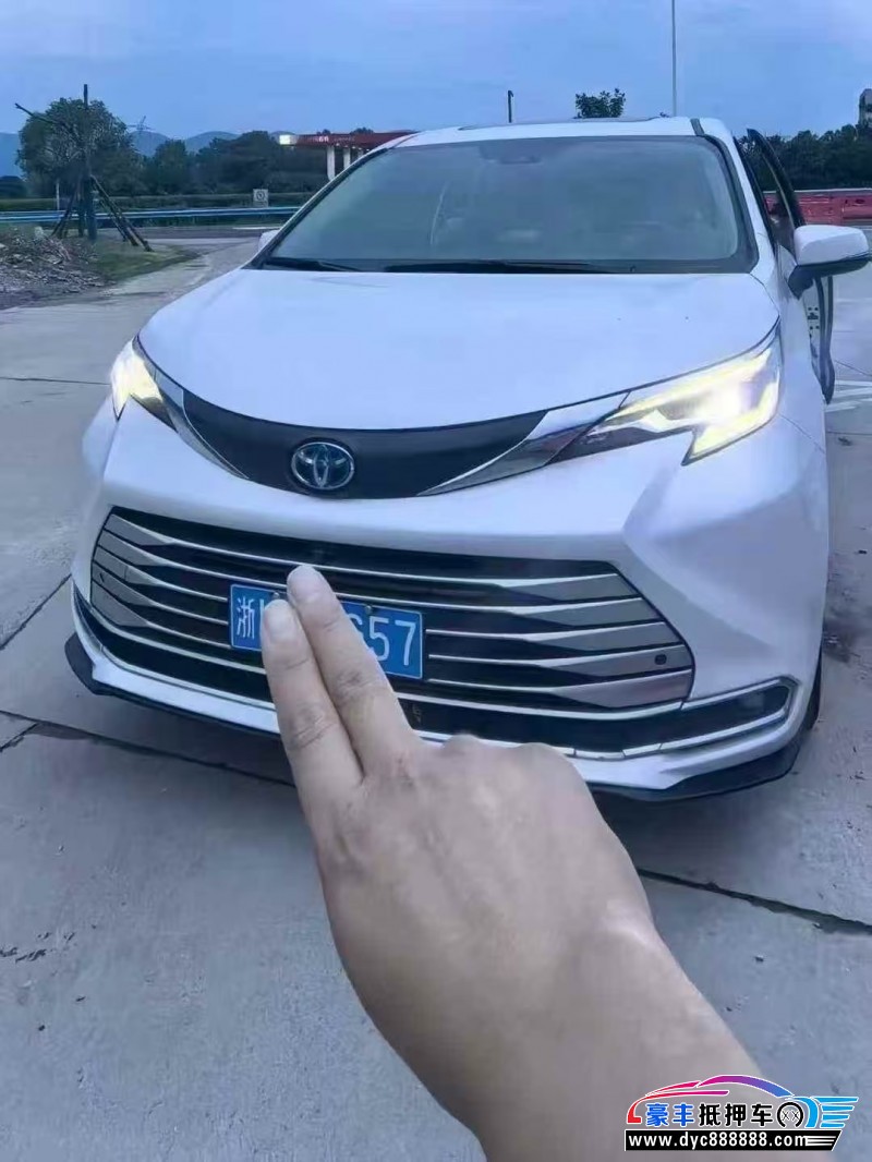 23年丰田塞纳轿车抵押车出售