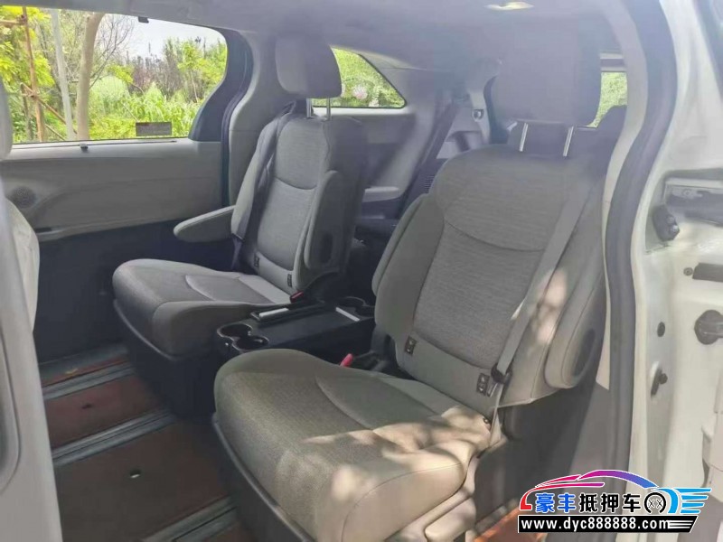 23年丰田塞纳轿车抵押车出售