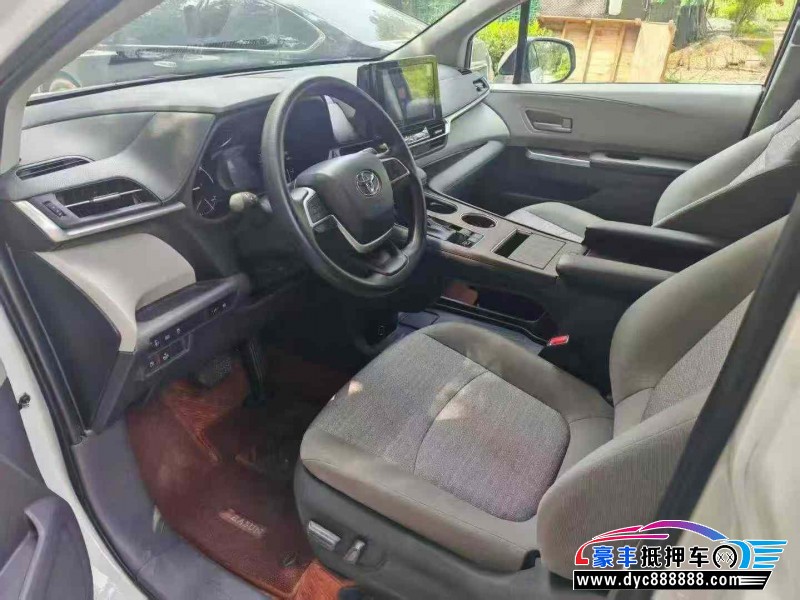 23年丰田塞纳轿车抵押车出售