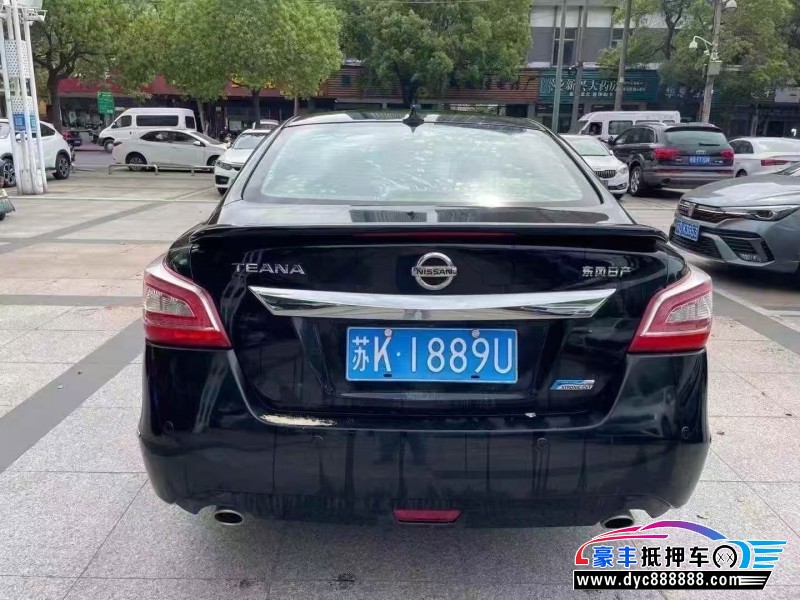 15年日产天籁轿车抵押车出售