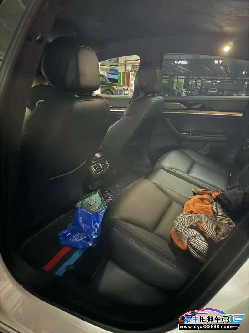 23年哪吒S轿车抵押车出售