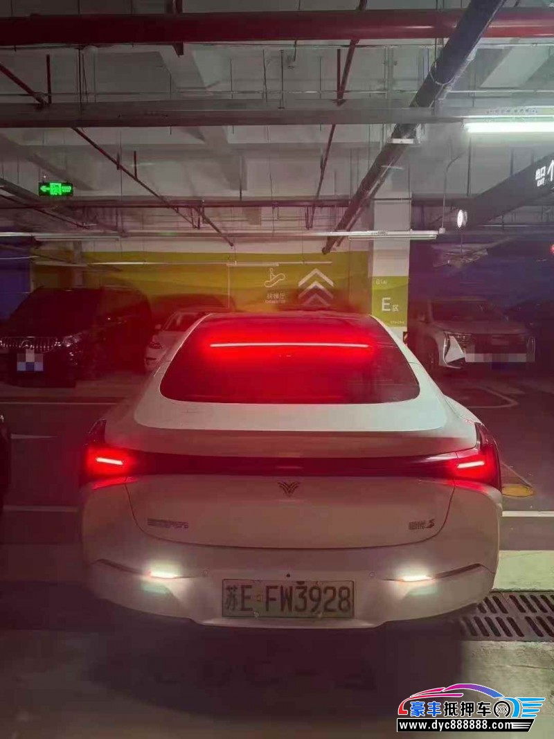 23年哪吒S轿车抵押车出售