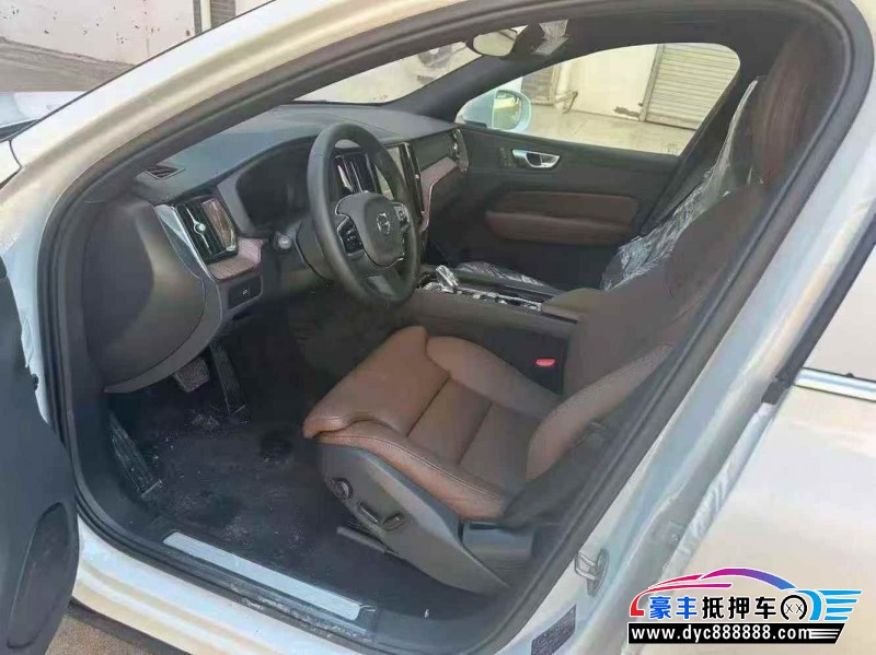 25年沃尔沃XC60轿车抵押车出售