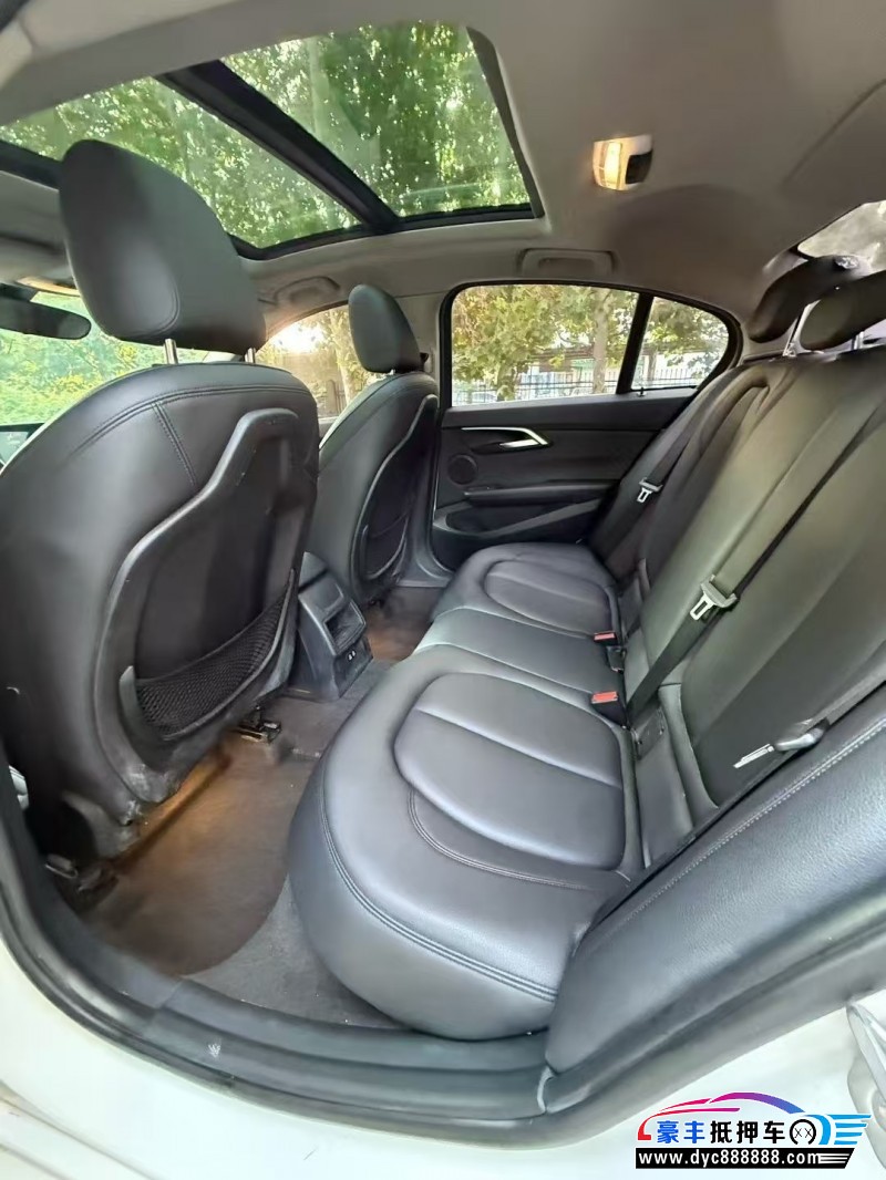 19年宝马1系轿车抵押车出售