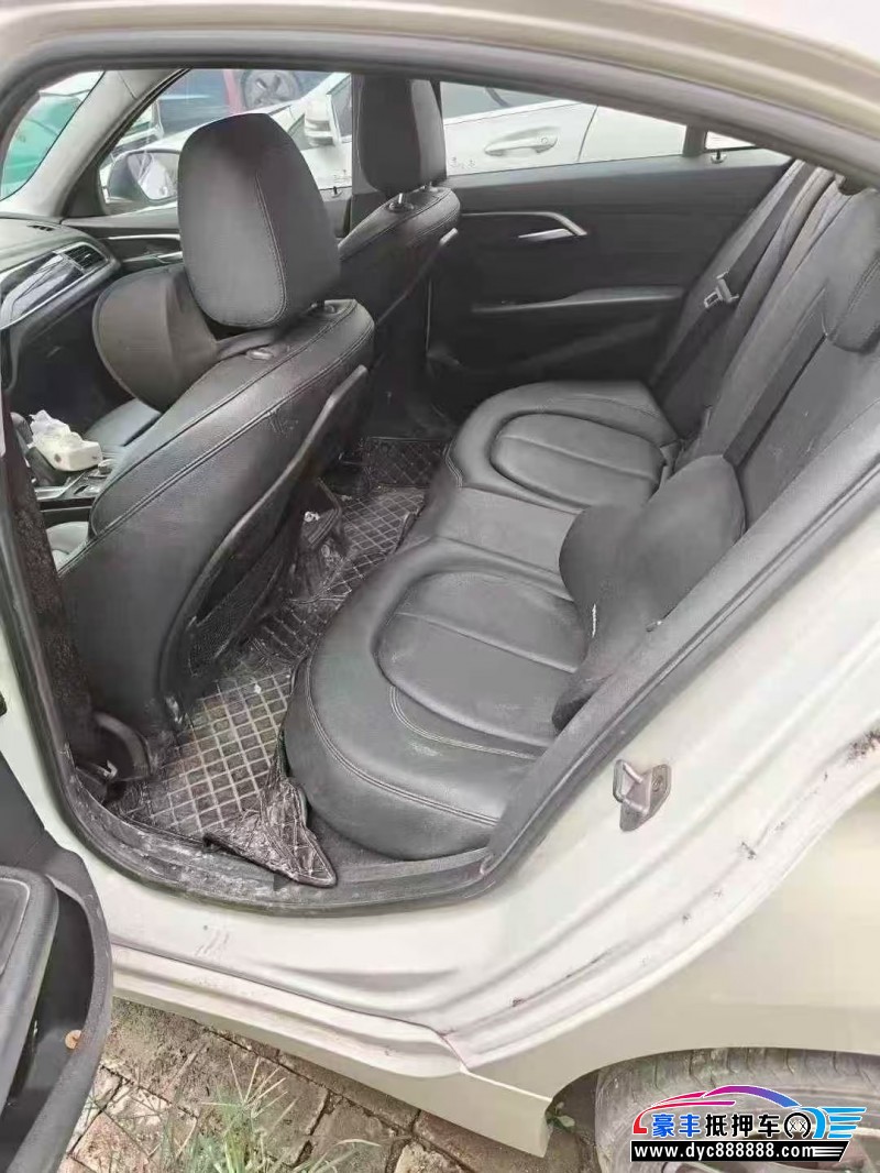 18年宝马1系轿车抵押车出售