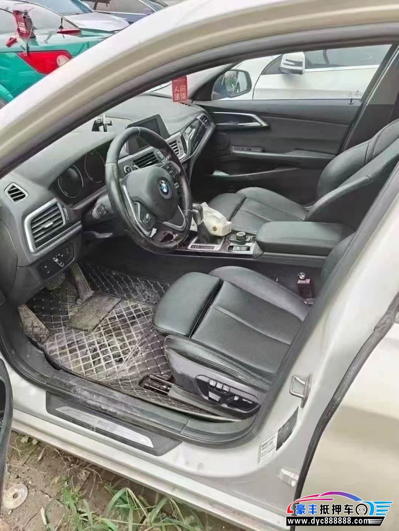 18年宝马1系轿车抵押车出售