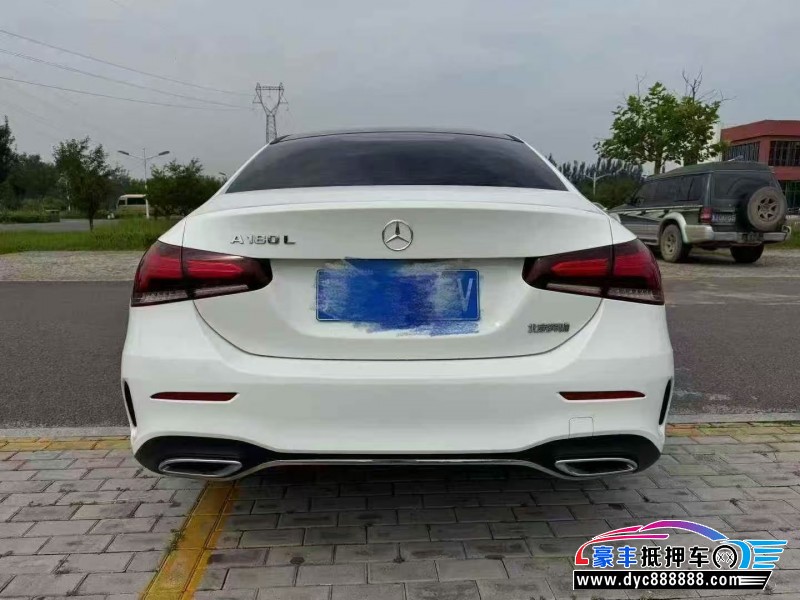 22年奔驰A轿车抵押车出售