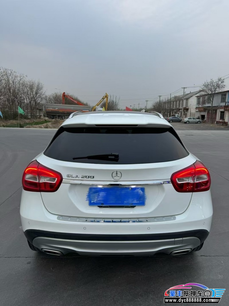 15年奔驰GLA轿车抵押车出售