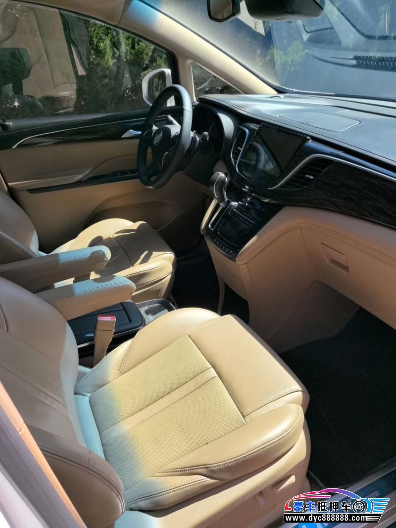 16年别克GL8轿车抵押车出售