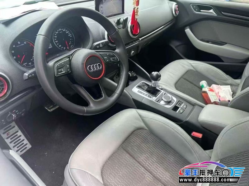 17年奥迪A3轿车抵押车出售