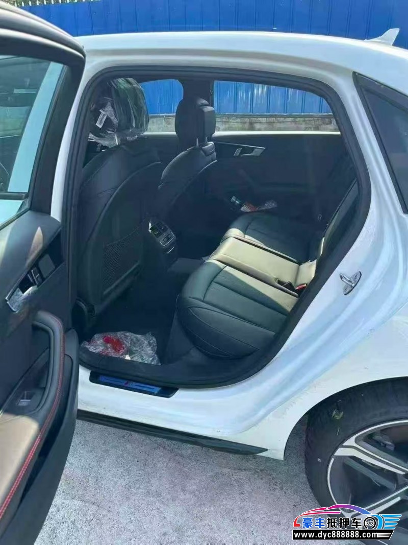 25年奥迪A4轿车抵押车出售