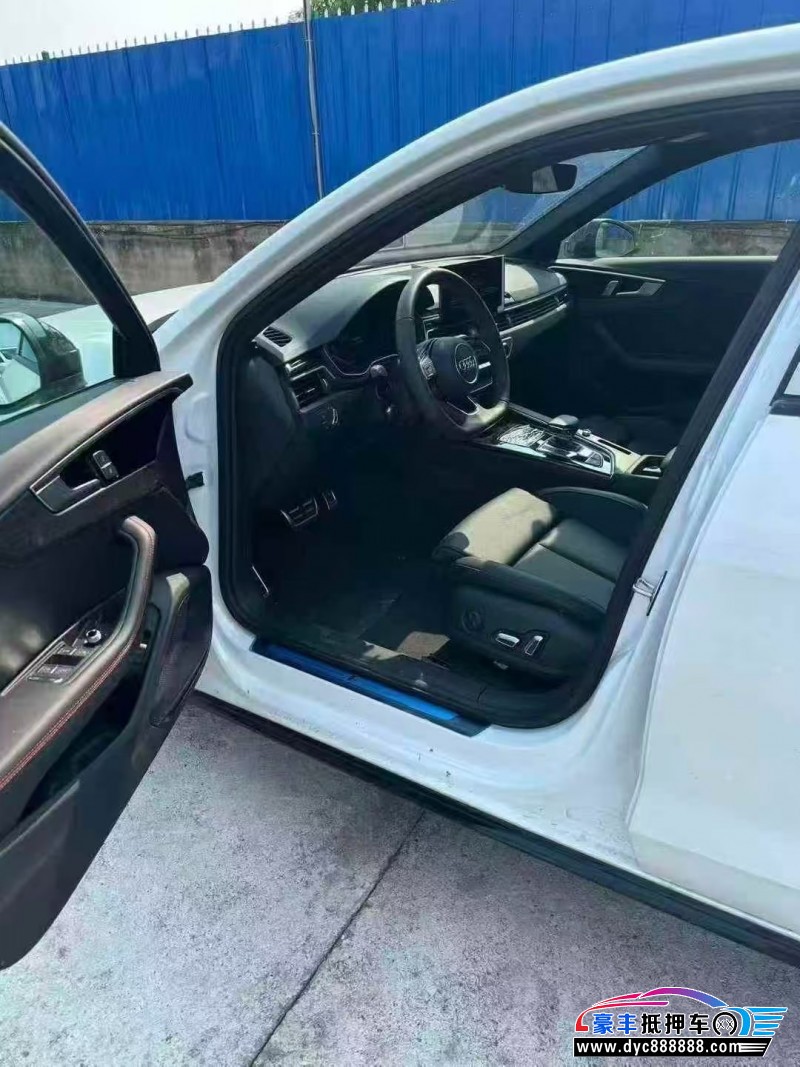 25年奥迪A4轿车抵押车出售