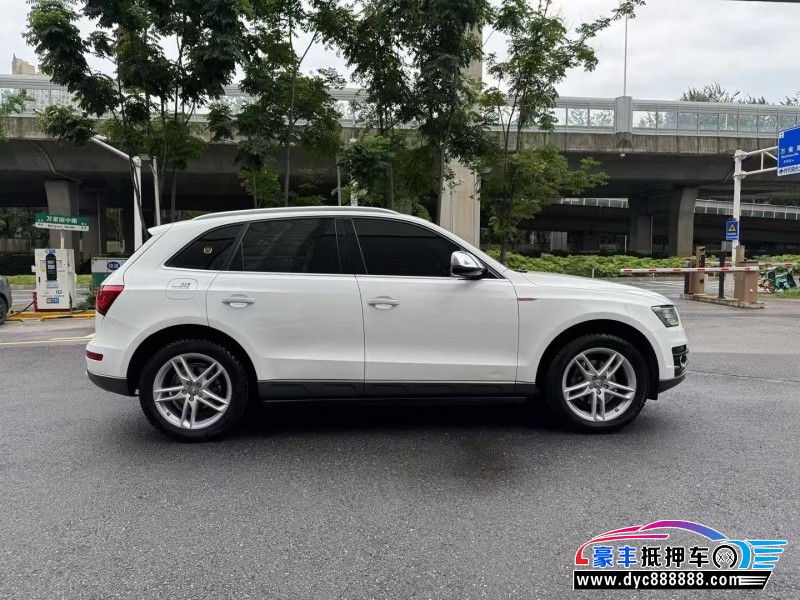 17年奥迪Q5轿车抵押车出售