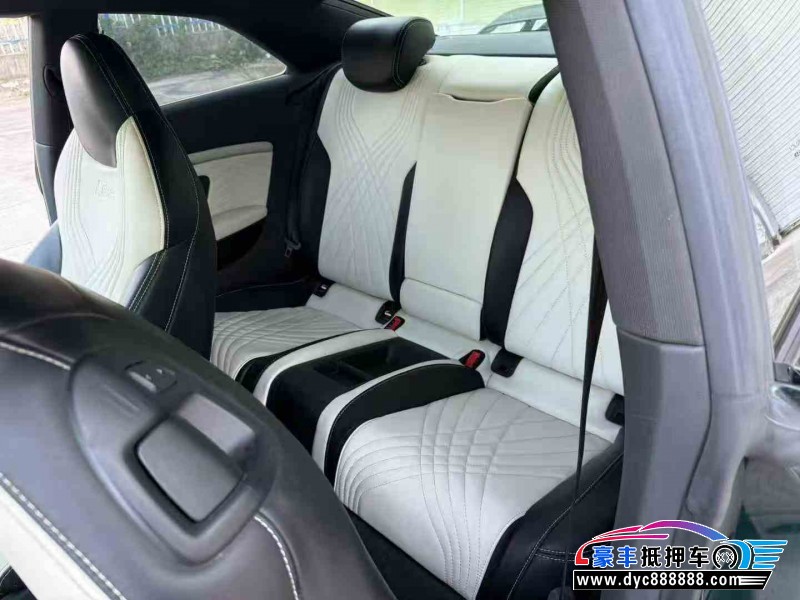 14年奥迪S5轿车抵押车出售