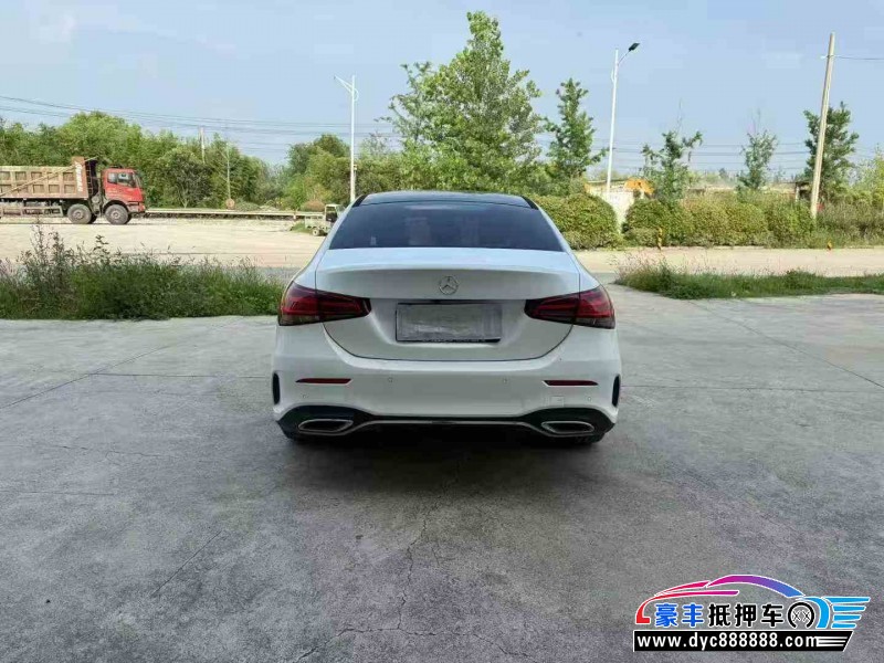 19年奔驰A轿车抵押车出售