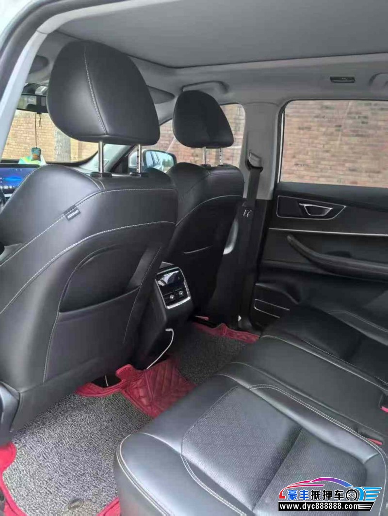 20年奇瑞瑞虎8轿车抵押车出售