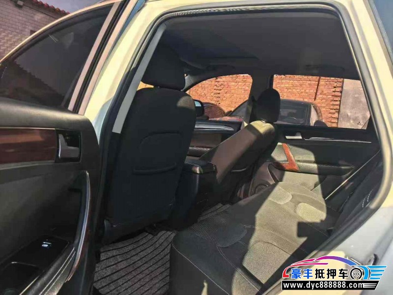 17年众泰T600轿车抵押车出售