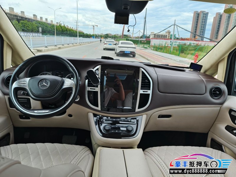 19年奔驰威霆轿车抵押车出售